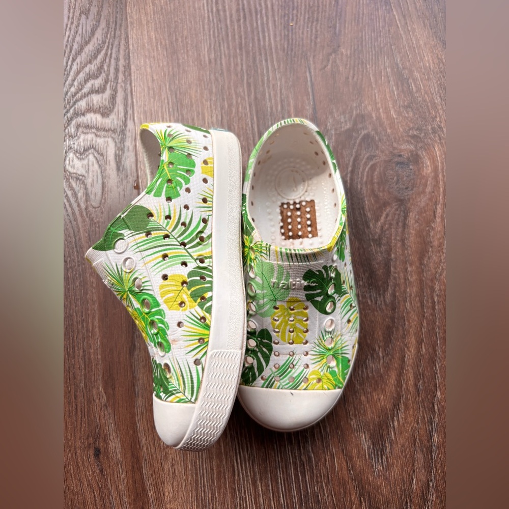 Native Shoes size C8